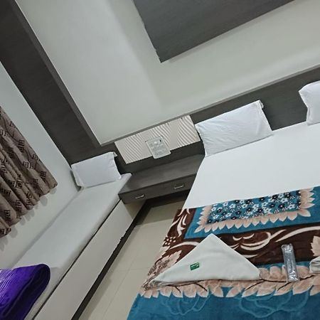 Hotel Shri Sai Darshan Shirdi Bagian luar foto