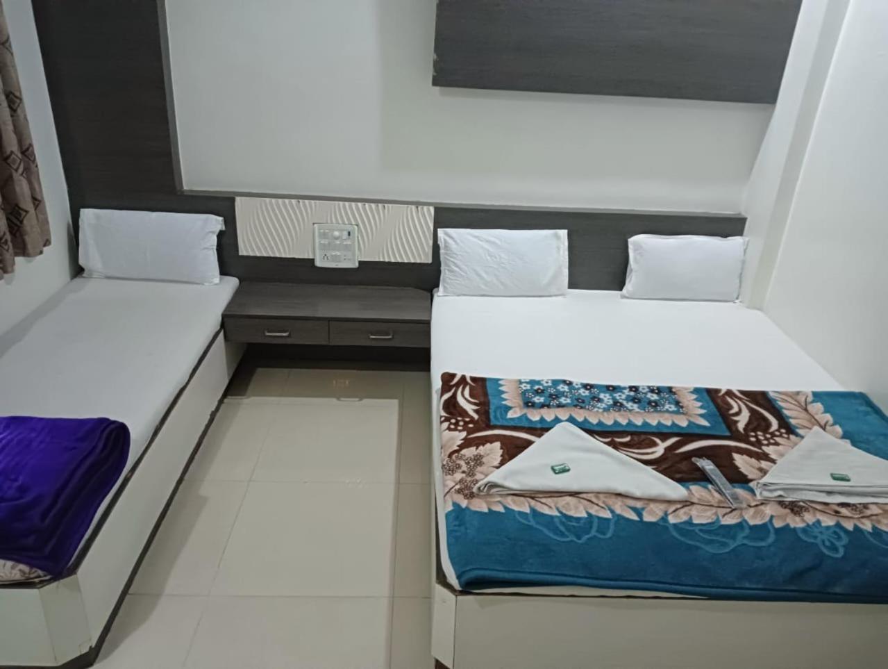 Hotel Shri Sai Darshan Shirdi Bagian luar foto