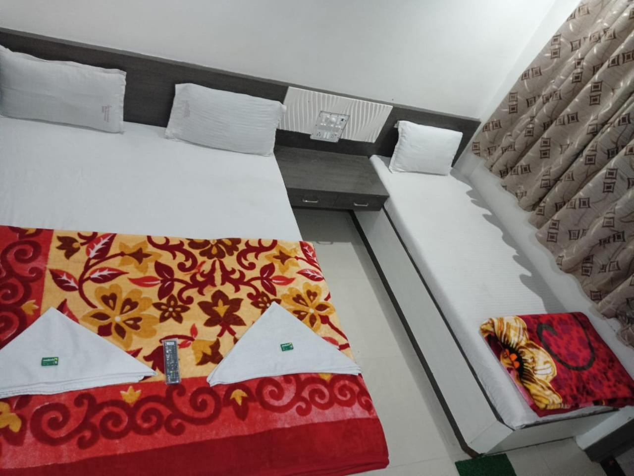 Hotel Shri Sai Darshan Shirdi Bagian luar foto