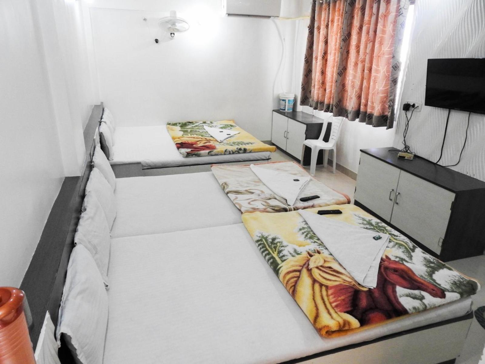 Hotel Shri Sai Darshan Shirdi Bagian luar foto
