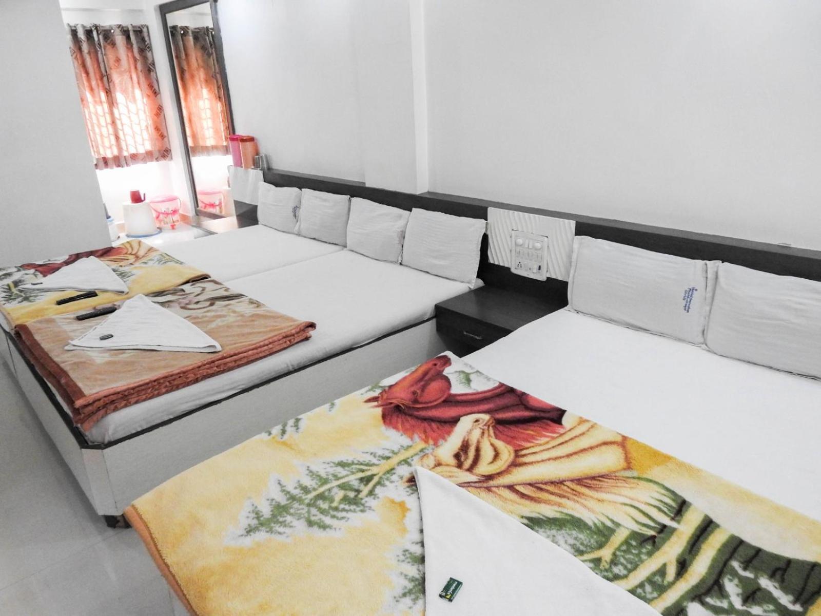 Hotel Shri Sai Darshan Shirdi Bagian luar foto